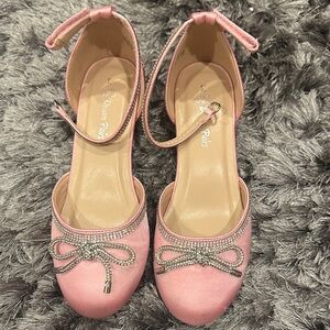 Girls size 3 Elegant Pink girls Shoes with crystals and Bow Detail